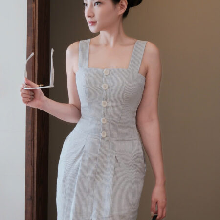 V16 - Đầm line xẻ trước trang trí 5 khóa cài